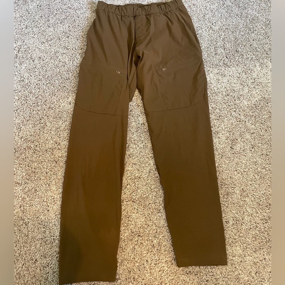 Lululemon size 28 waist cropped pants